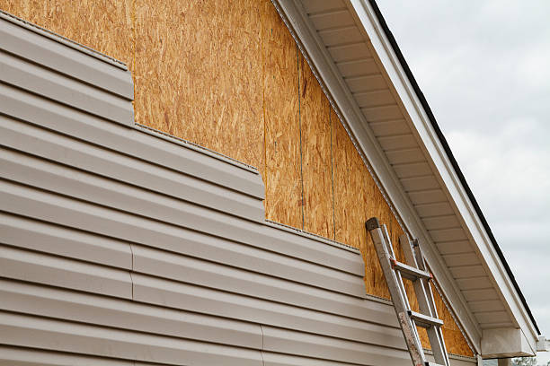 Professional Emergency Siding Repair technician working in Sewaren, NJ